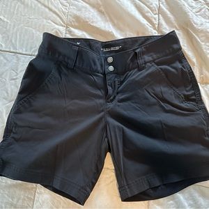 COLUMBIA Women Omni-Shield Nylon stretch Arrowhead Trail shorts Size 4